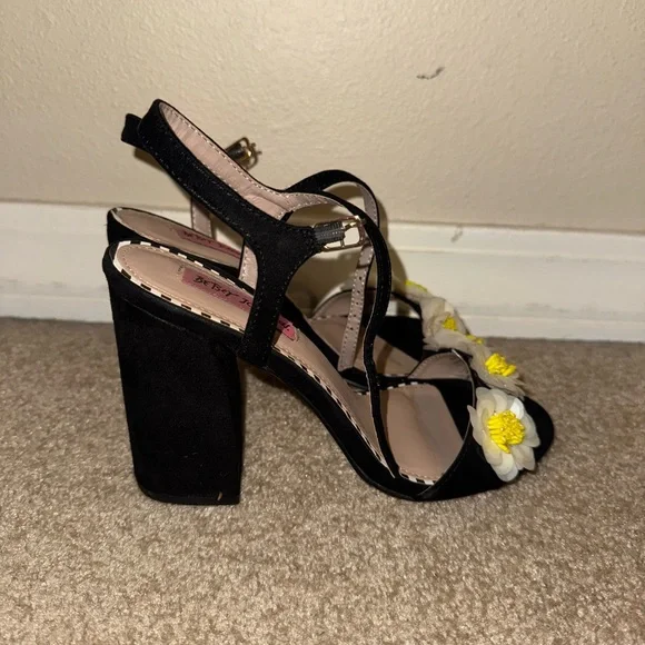 Betsey Johnson Black Heels with Yellow Floral Accents - Picture 2 of 3